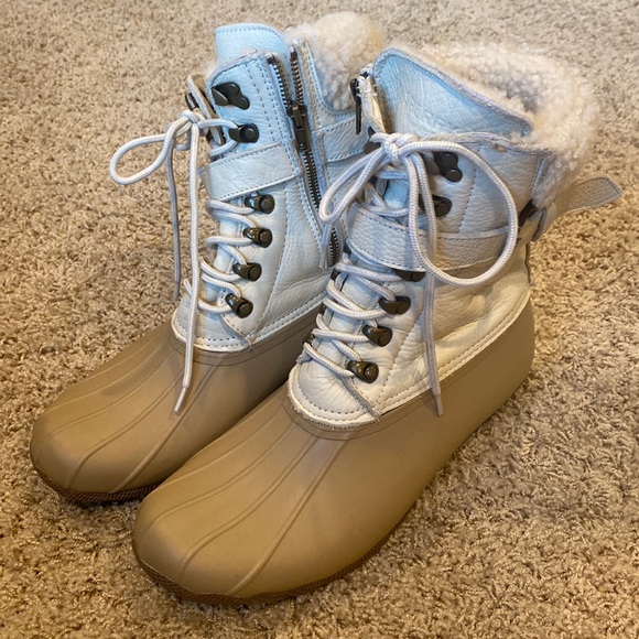 Sperry Shoes - Sperry Beige and White Winter Boots Size 10